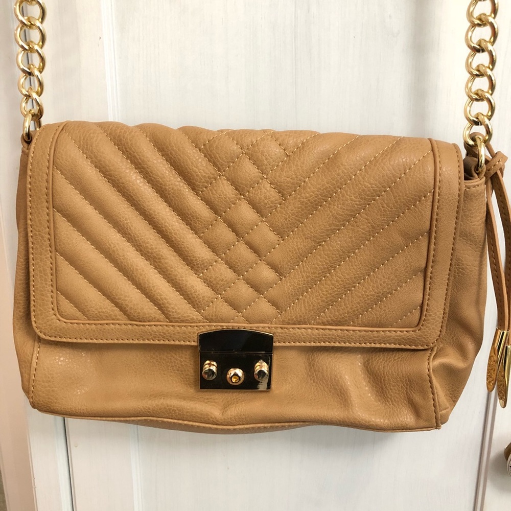 Tan cross body bag with gold chain - Picture 3 of 5